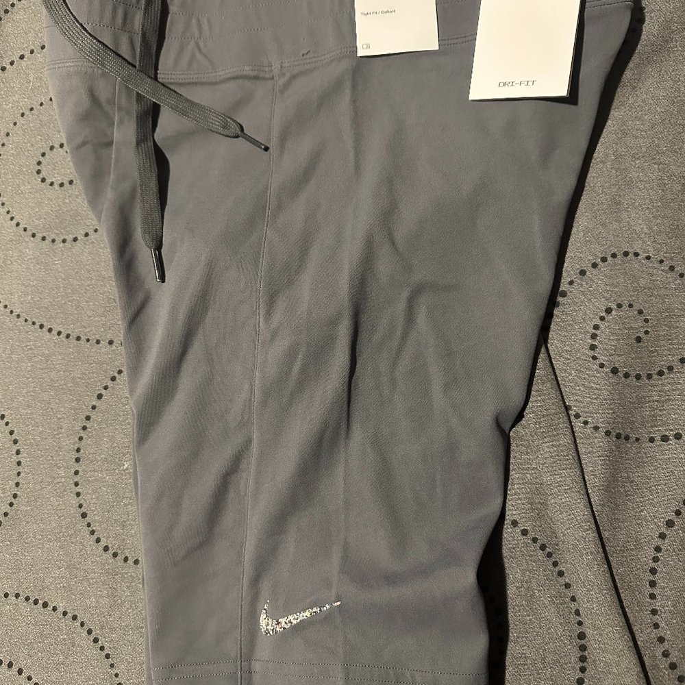 NIKE YOGA TECH COLLANT INFINALON SHORT SIZE XL OR L MEN NWT $55.00